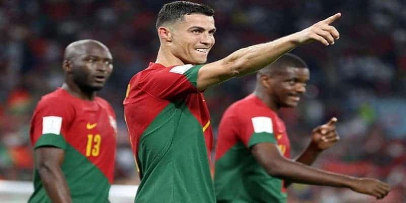 Siêu sao Ronaldo phá kỷ lục sau bàn Penalty tại WC 2022 7 Ronaldo xác nhập kỷ lục gì sau chiến thắng trước Ghana?